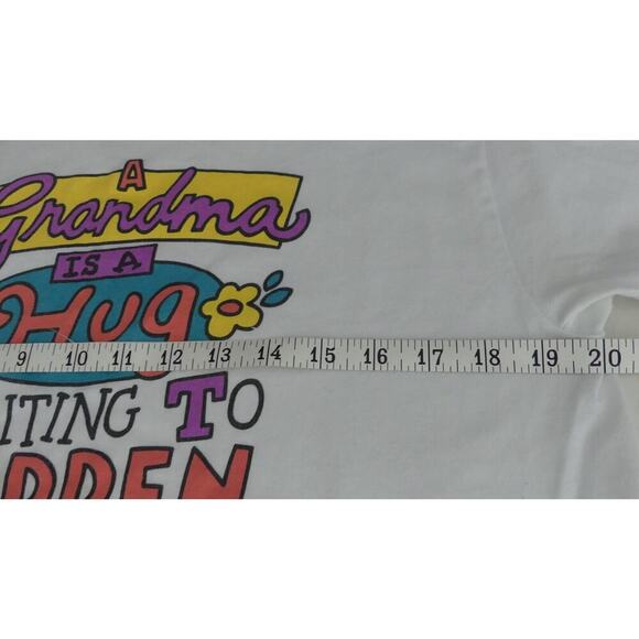 Vtg Hallmark Shoebox Greetings Grandma T-Shirt Hug Waiting 80s Novelty Size L - Picture 4 of 6